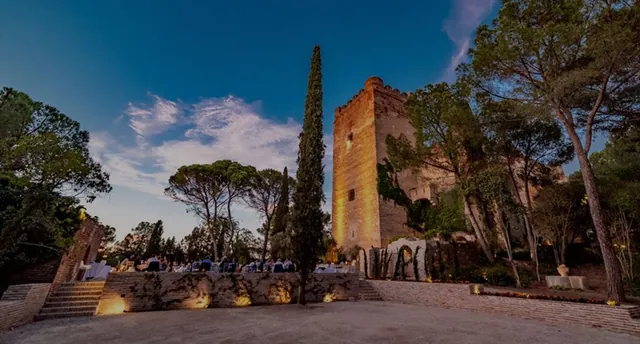 Jardines y torre del Castillo de Batres