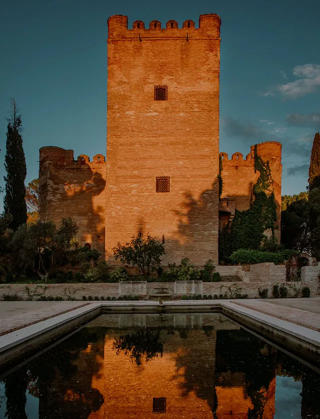 La torre del Castillo de Batres al atardecer